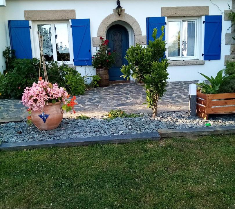 Photo of Others in Quevert