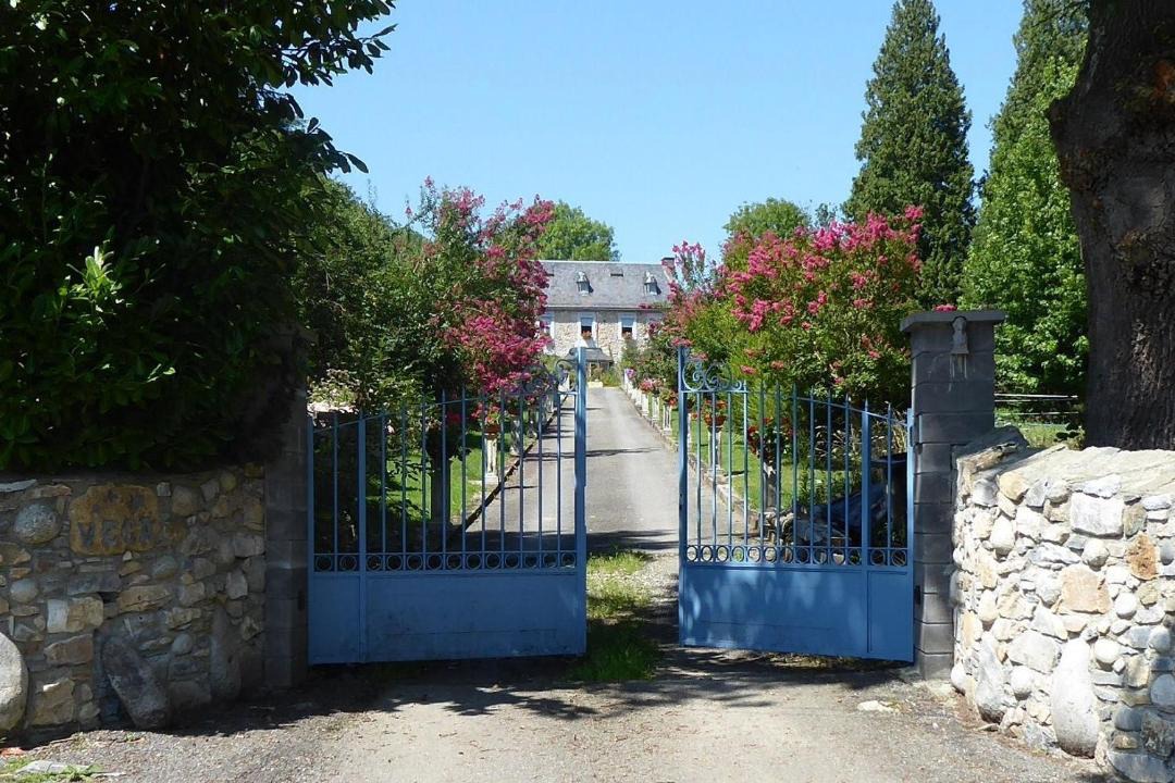 Photo of Others in Clarac