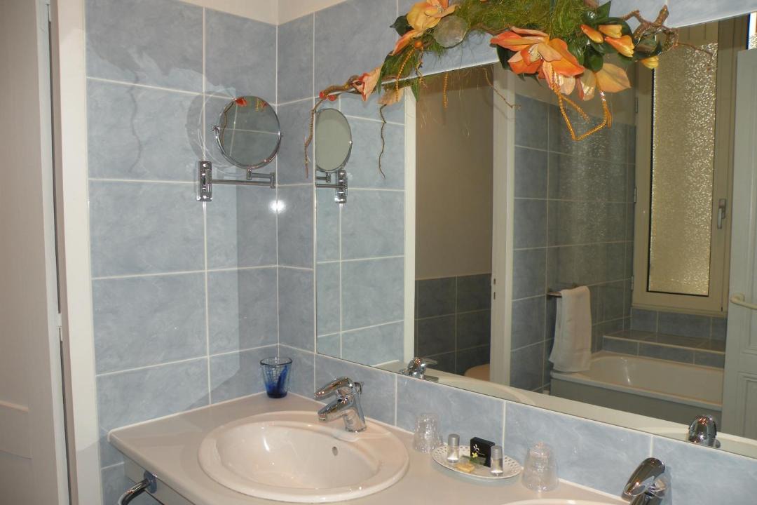 Photo of Bathroom in Saint-Macaire