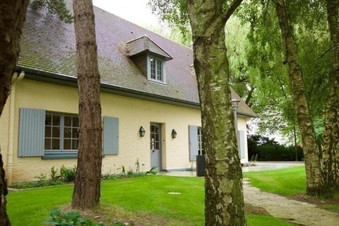 Photo of Buildings in Estaires