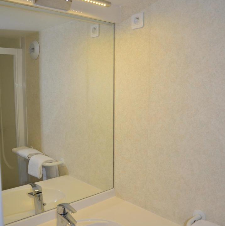 Photo of Bathroom in Dampierre-en-Burly