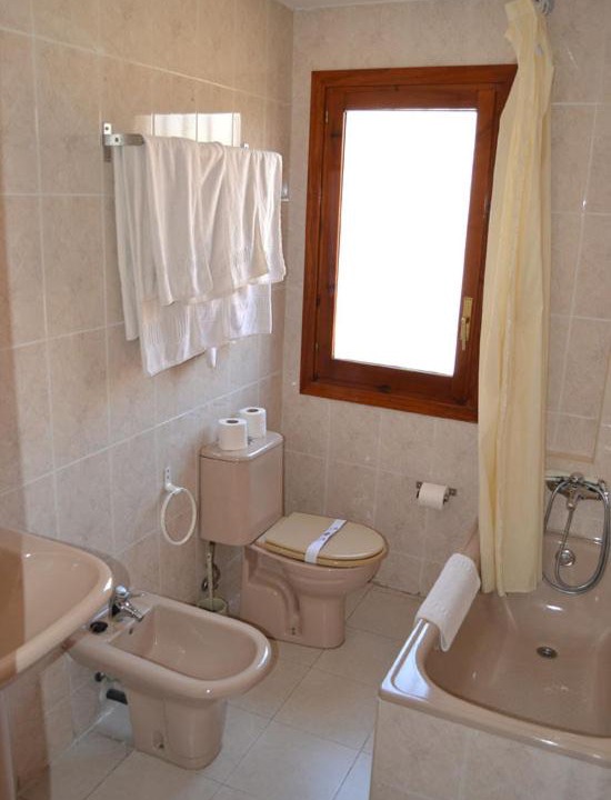 Photo of Bathroom in Alujan