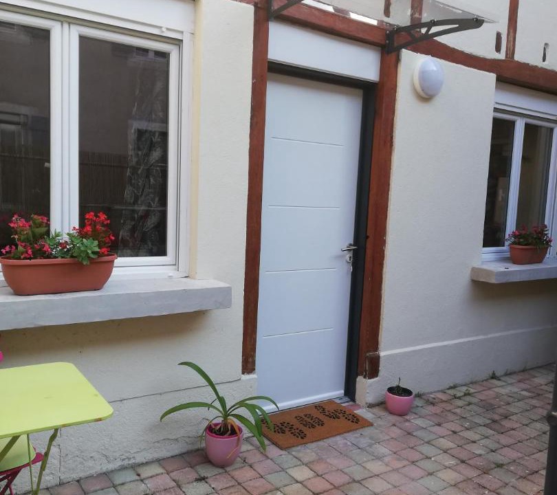 Photo of Patio Balcony in Plombiees-Les-Dijon