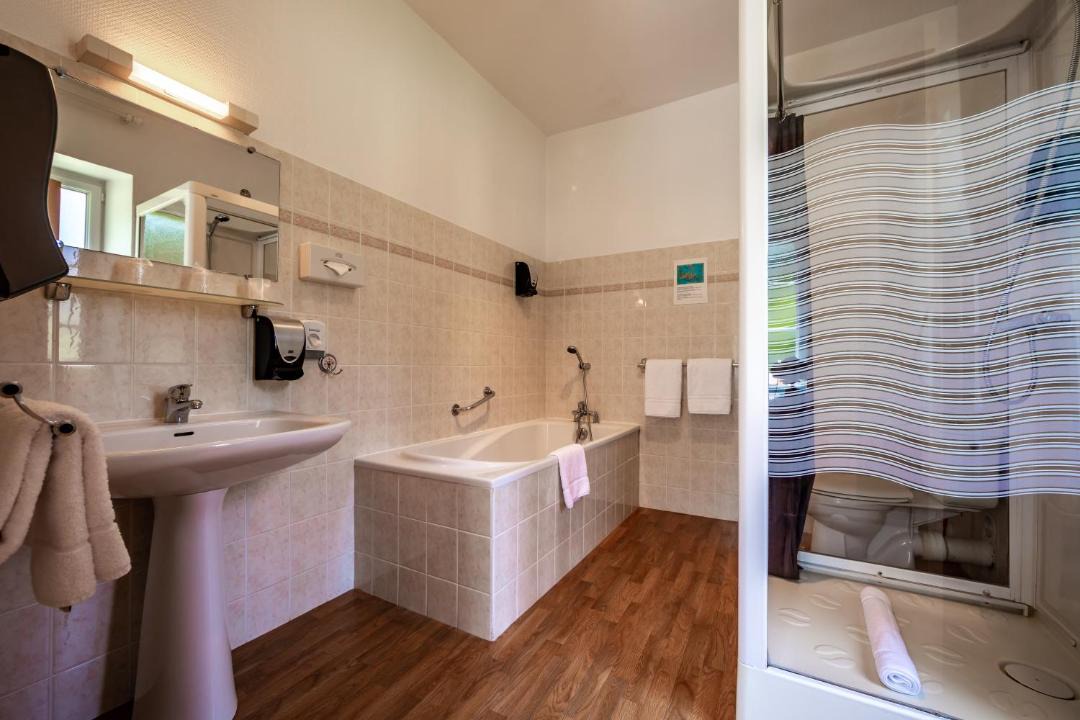 Photo of Bathroom in Douarnenez