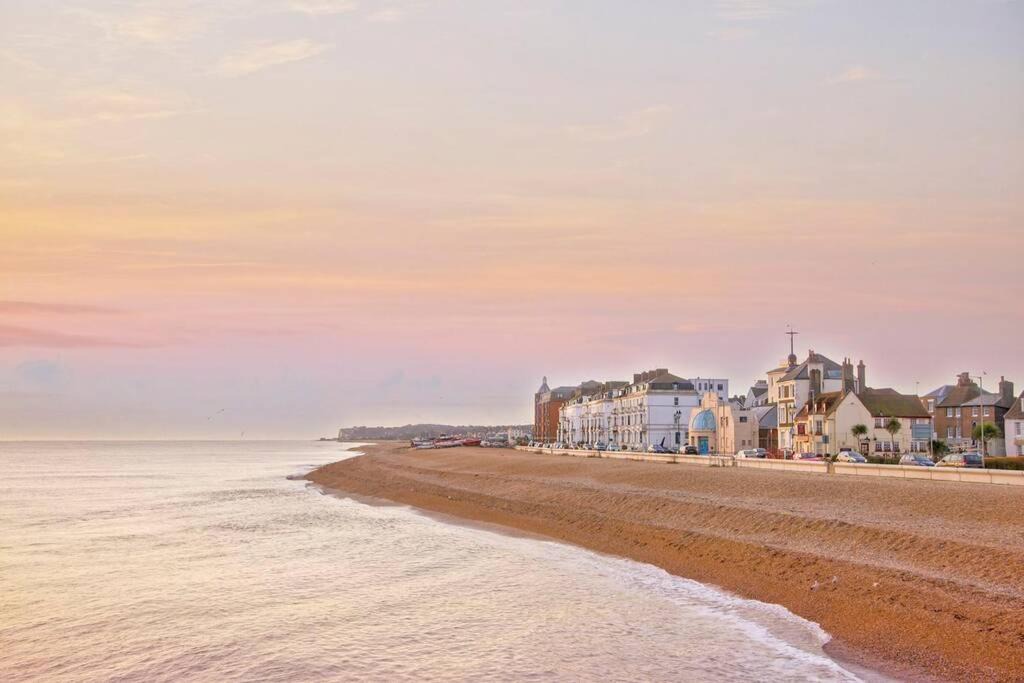 Photo of Others in Deal