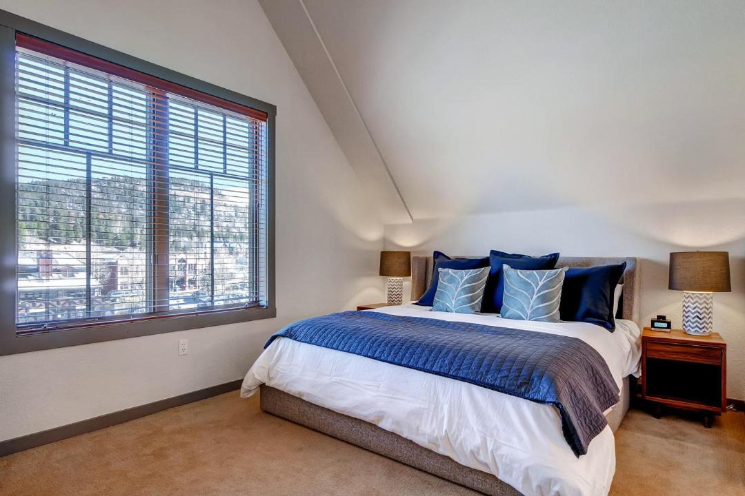 Photo of Bedroom in Peak 9