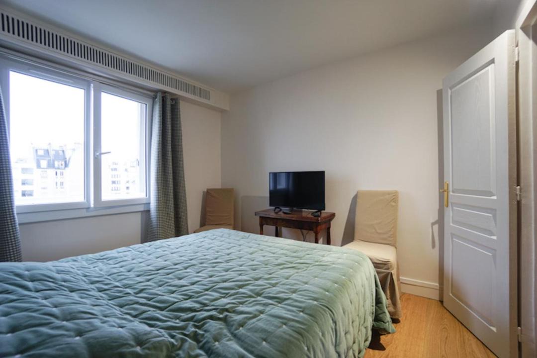 Photo of Bedroom in Levallois-Perret