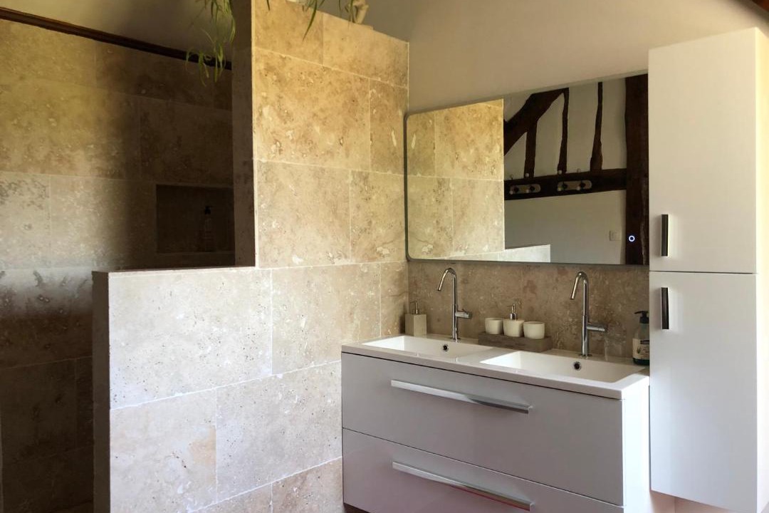 Photo of Bathroom in Saane-Saint-Just