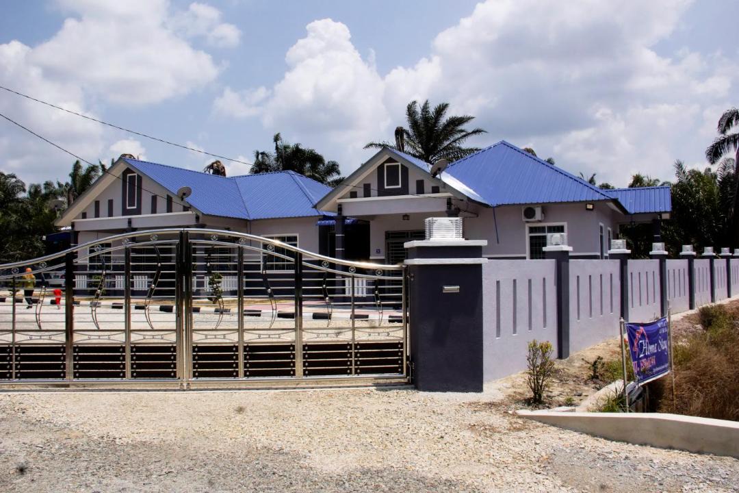 Photo of Buildings in Parit Raja