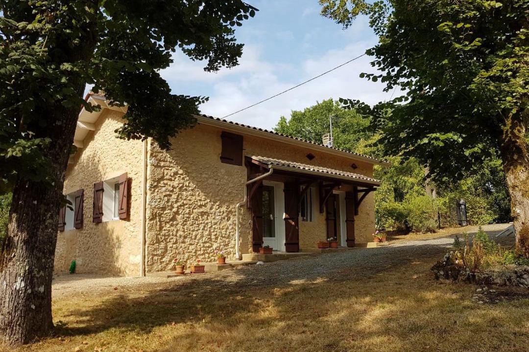 Photo of Buildings in Baneuil