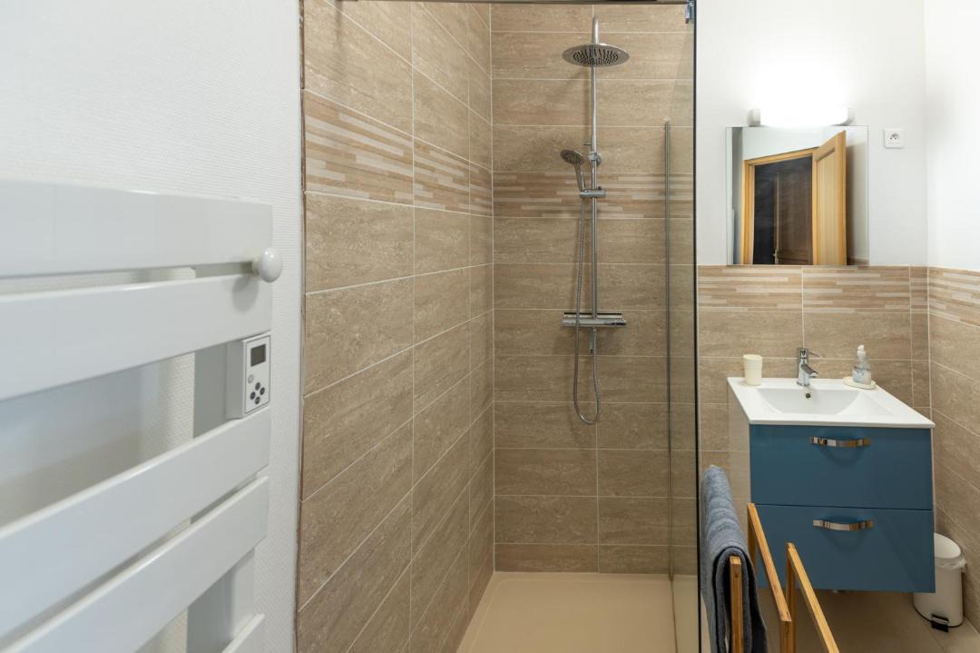 Photo of Bathroom in Airaines