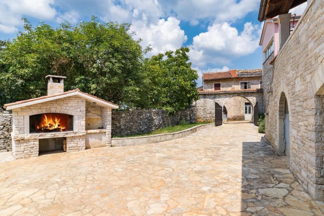 Photo of Buildings in Munci