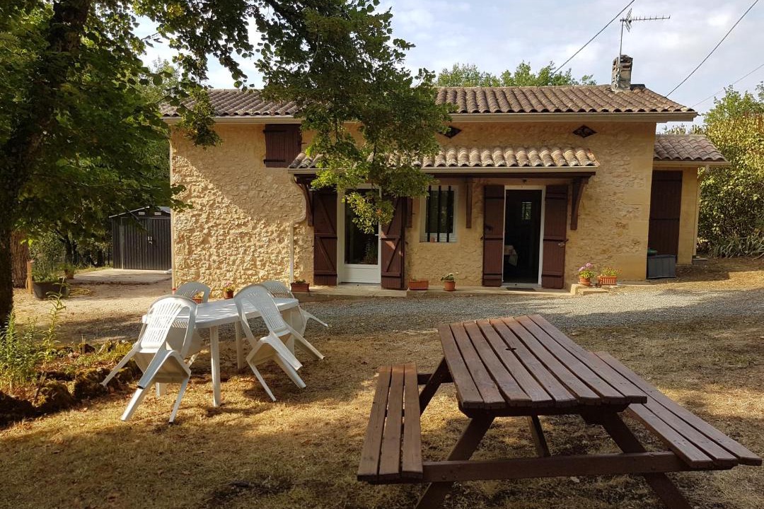 Photo of Buildings in Baneuil
