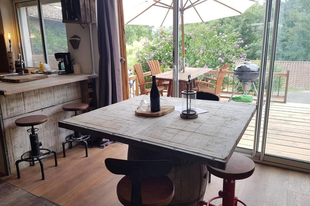 Photo of Patio Balcony in Saint-Didier-sur-Beaujeu