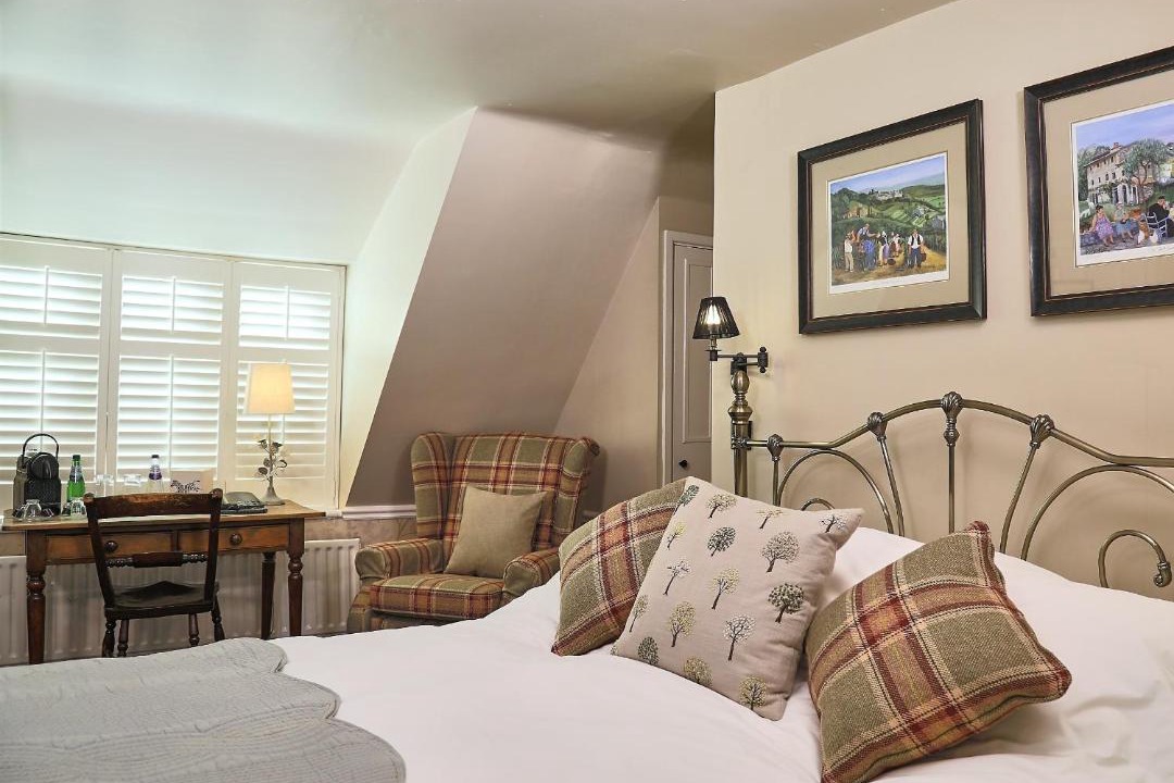 Photo of Others in Elton