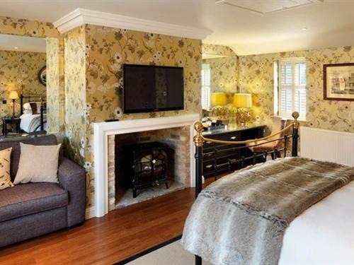 Photo of Others in Elton