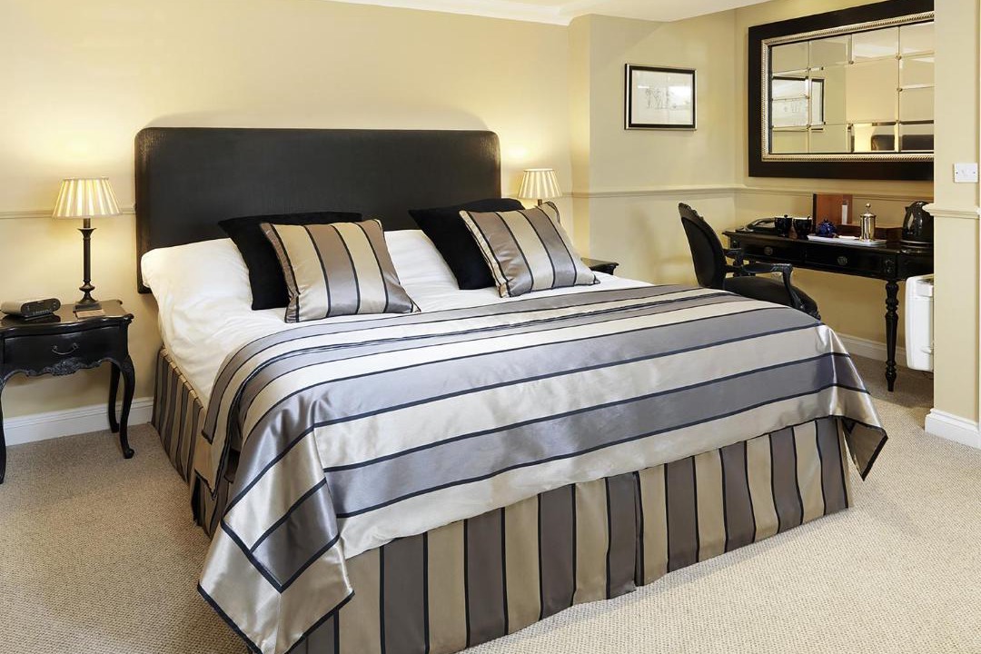 Photo of Others in Elton