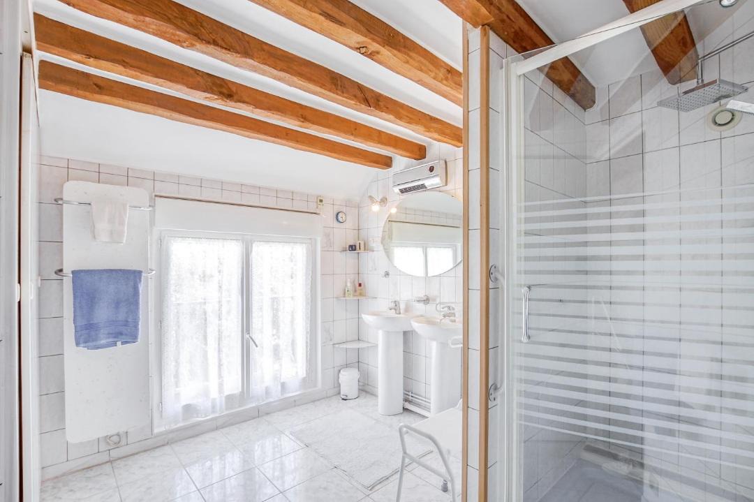 Photo of Bathroom in Monthurel