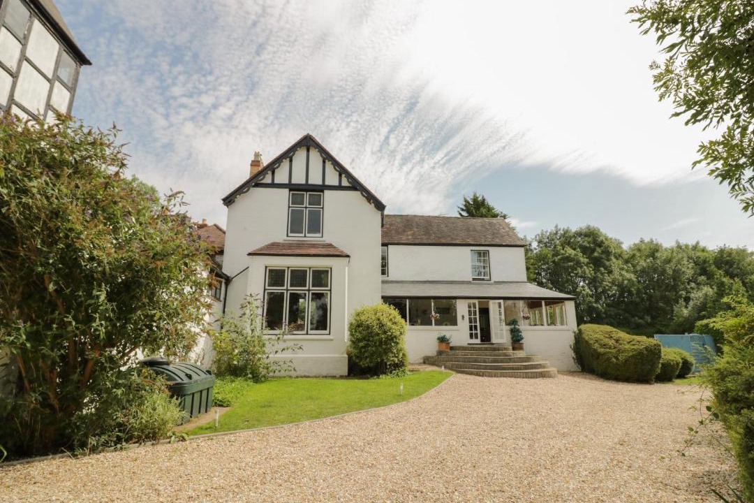 Photo of Buildings in Hawbridge