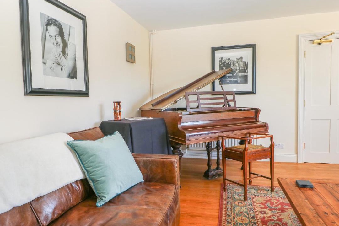 Photo of Others in Kingsley