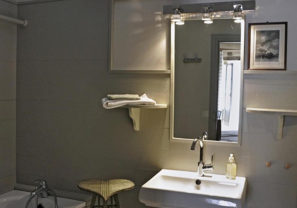 Photo of Bathroom in Saint-Fargeau