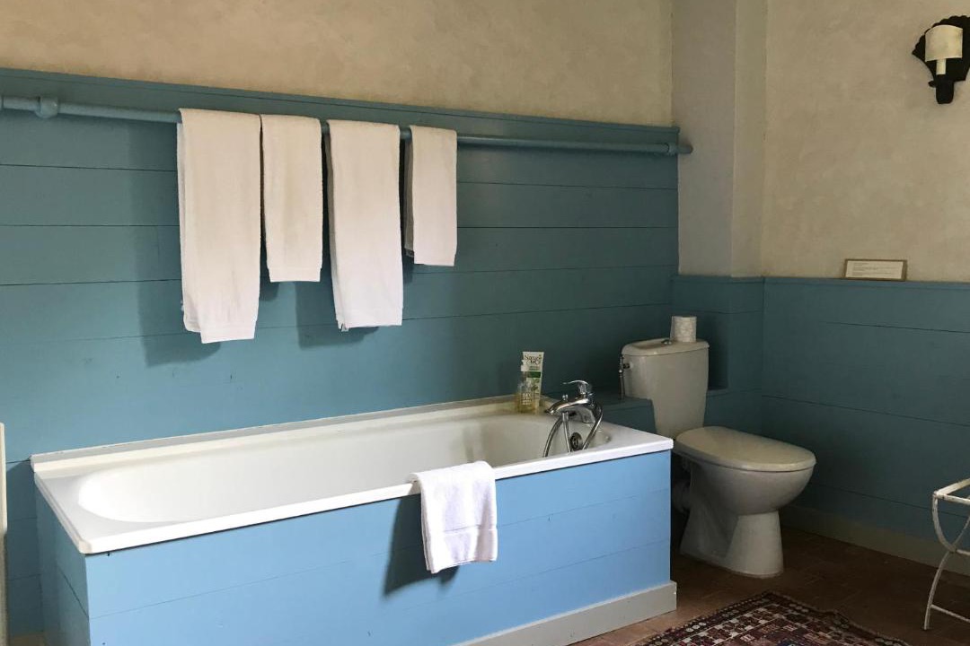 Photo of Bathroom in Saint-Fargeau