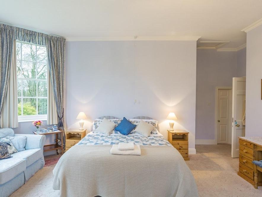 Photo of Others in Ebbesborne Wake