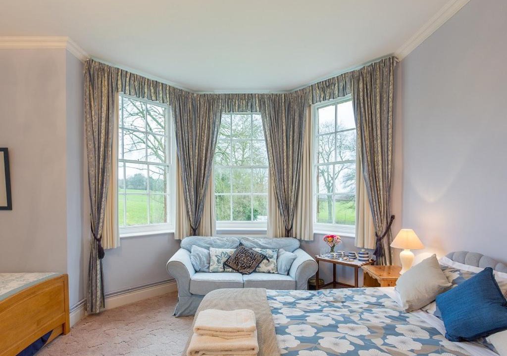 Photo of Others in Ebbesborne Wake