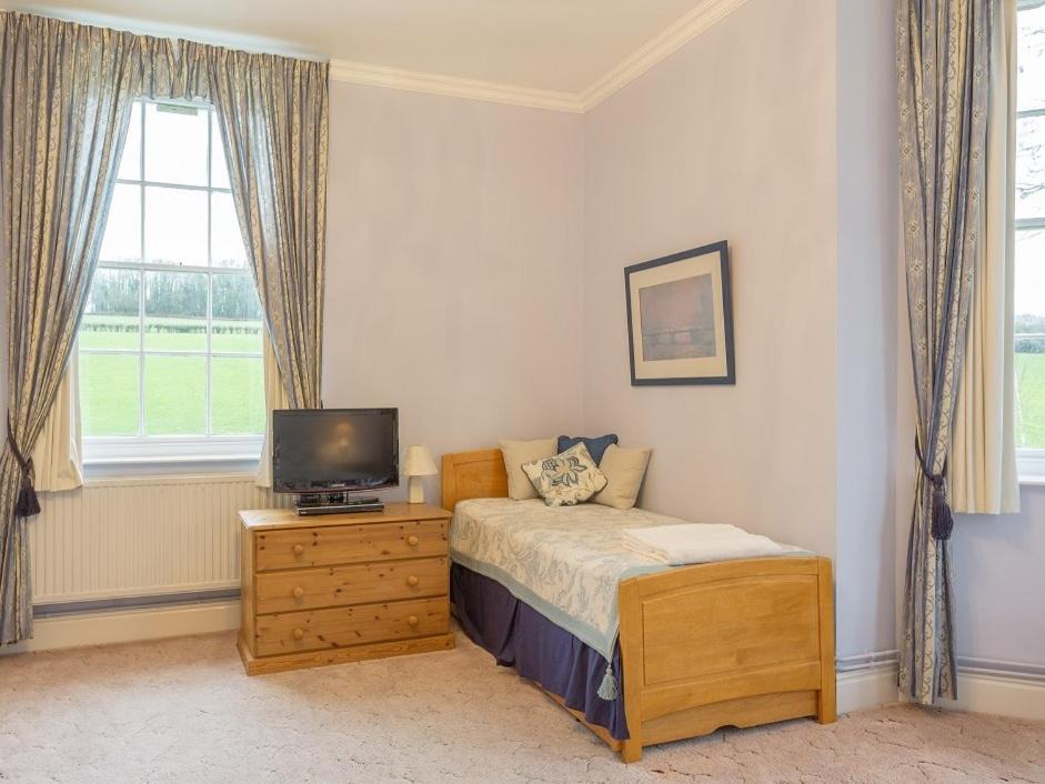 Photo of Others in Ebbesborne Wake