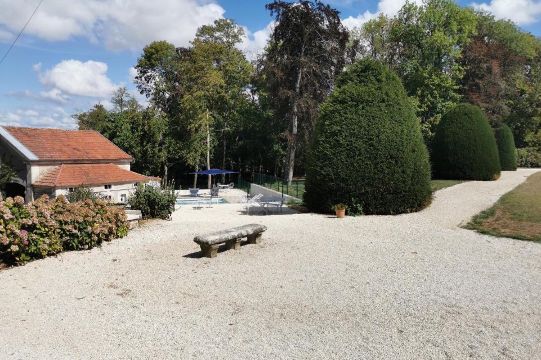 Photo of Buildings in Sainpuits