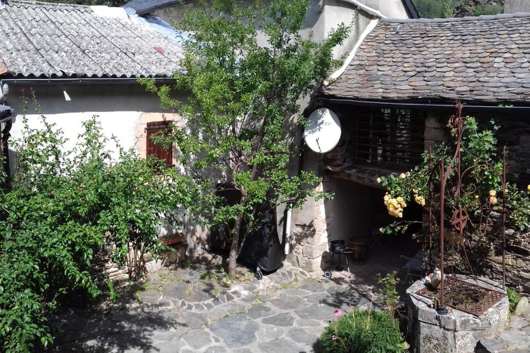 Photo of Buildings in Fraissinet-de-Fourques