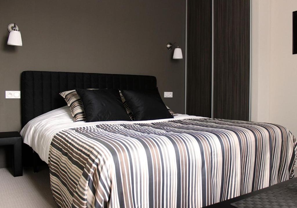 Photo of Others in Lens