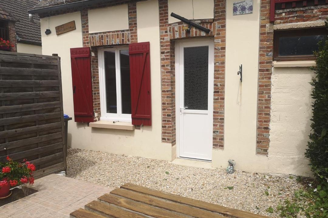 Photo of Buildings in Trainel