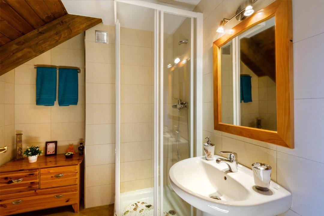 Photo of Bathroom in Escarrilla