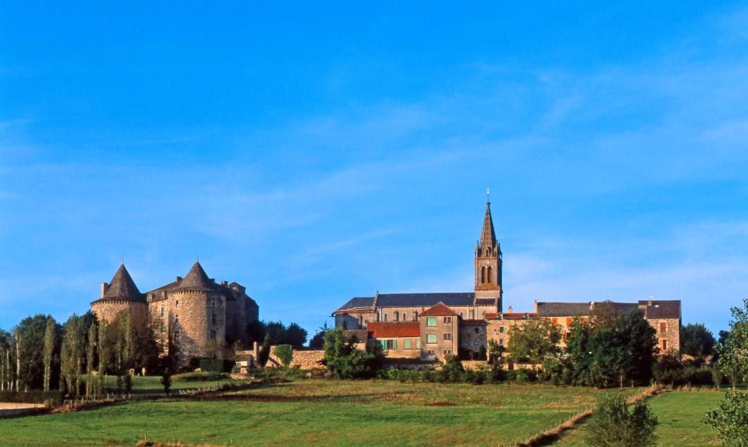 Photo of Buildings in Sanvensa