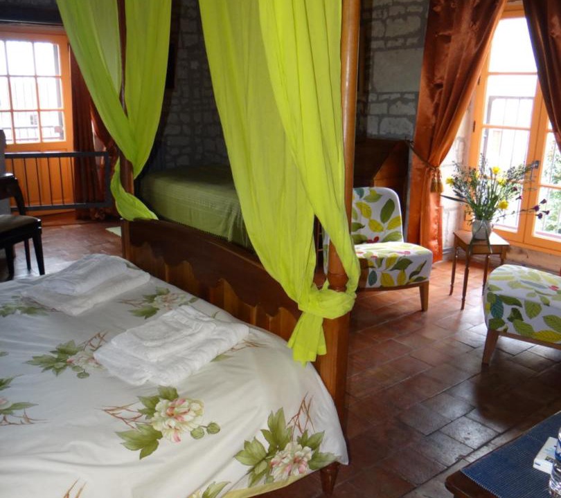 Photo of Others in Saires