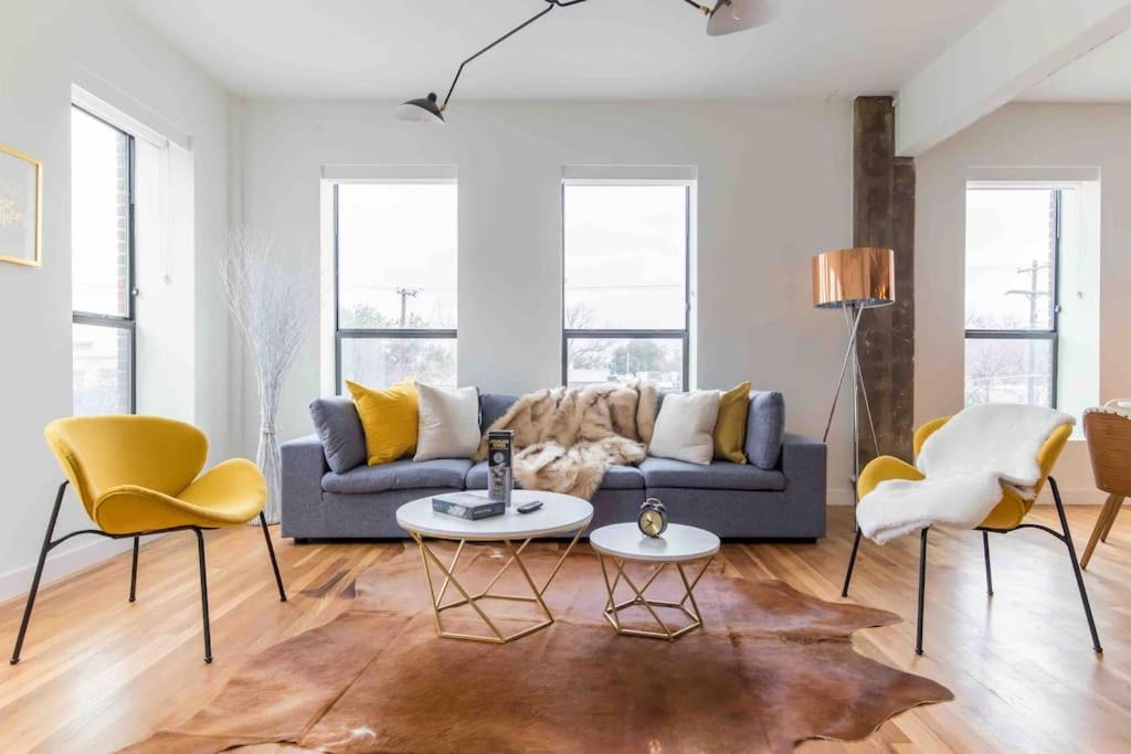 Photo of Livingroom in Turtle Creek