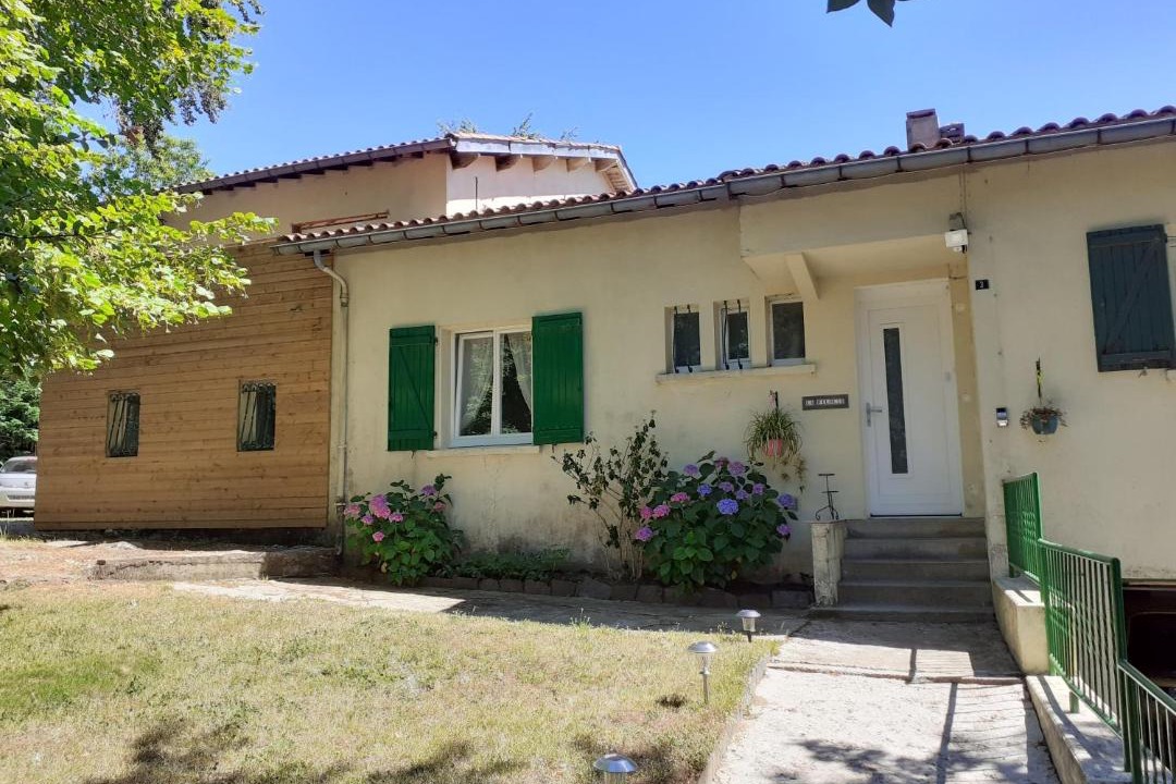 Photo of Others in Les Martys