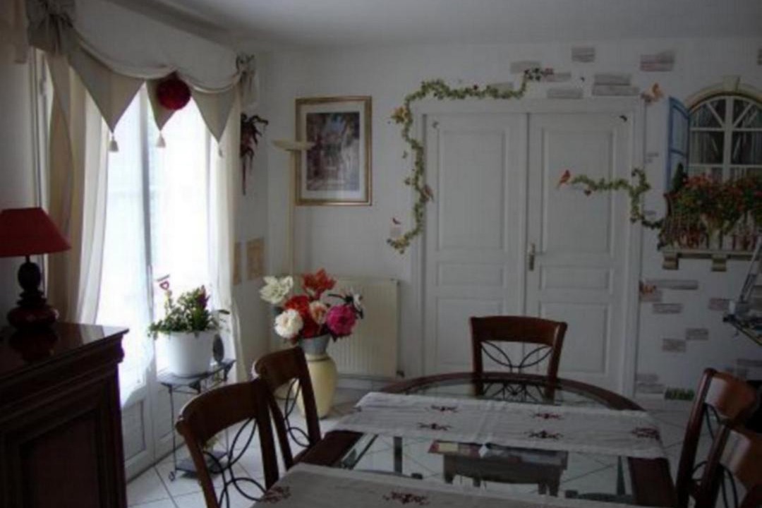 Photo of Livingroom in Presles-et-Thierny