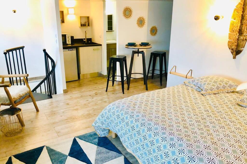 Photo of Others in Gap