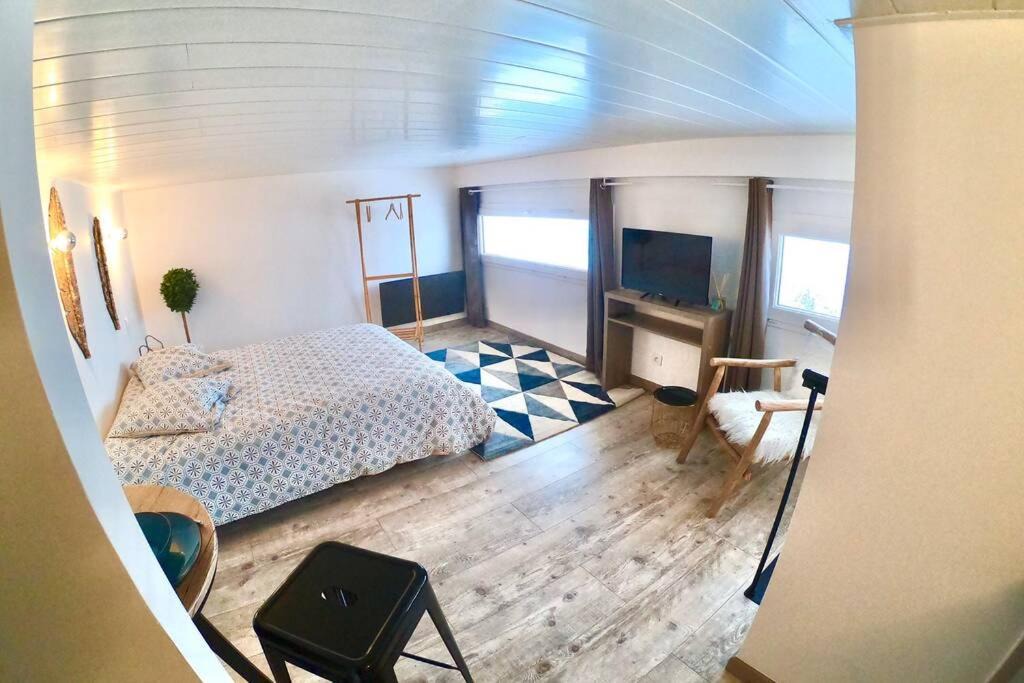 Photo of Bedroom in Gap