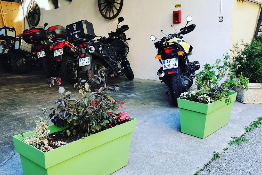 Photo of Others in Thones