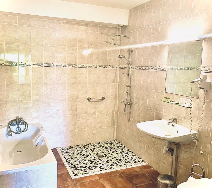 Photo of Bathroom in Serrieres