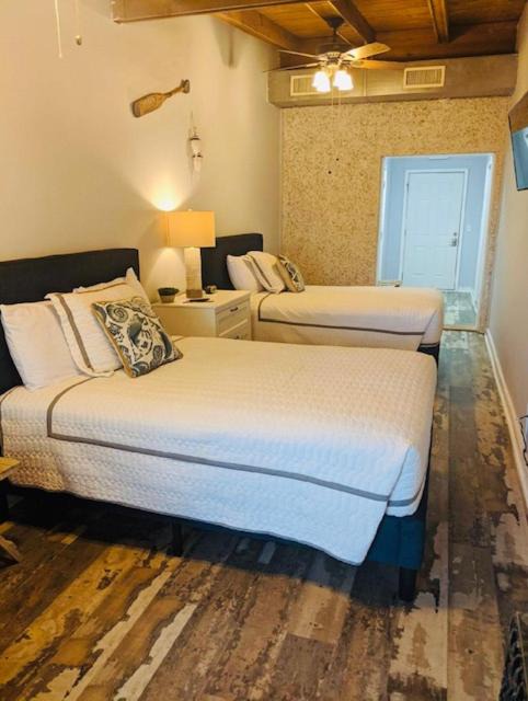 Photo of Others in Darien