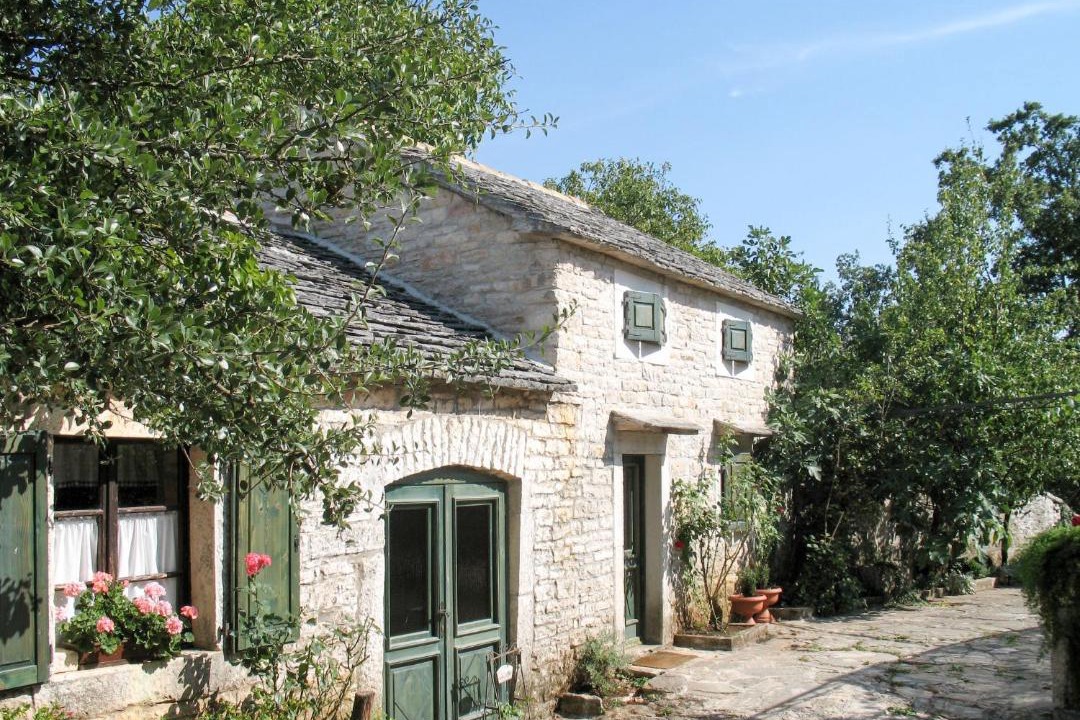 Photo of Buildings in Munci