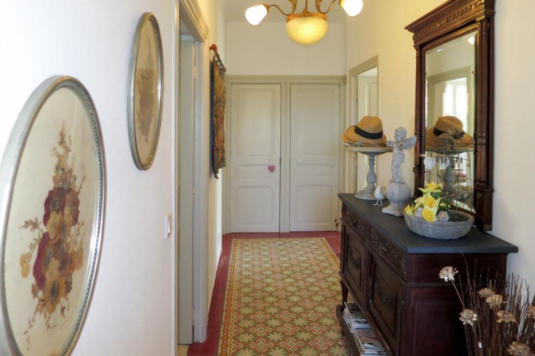 Photo of Others in Galeria