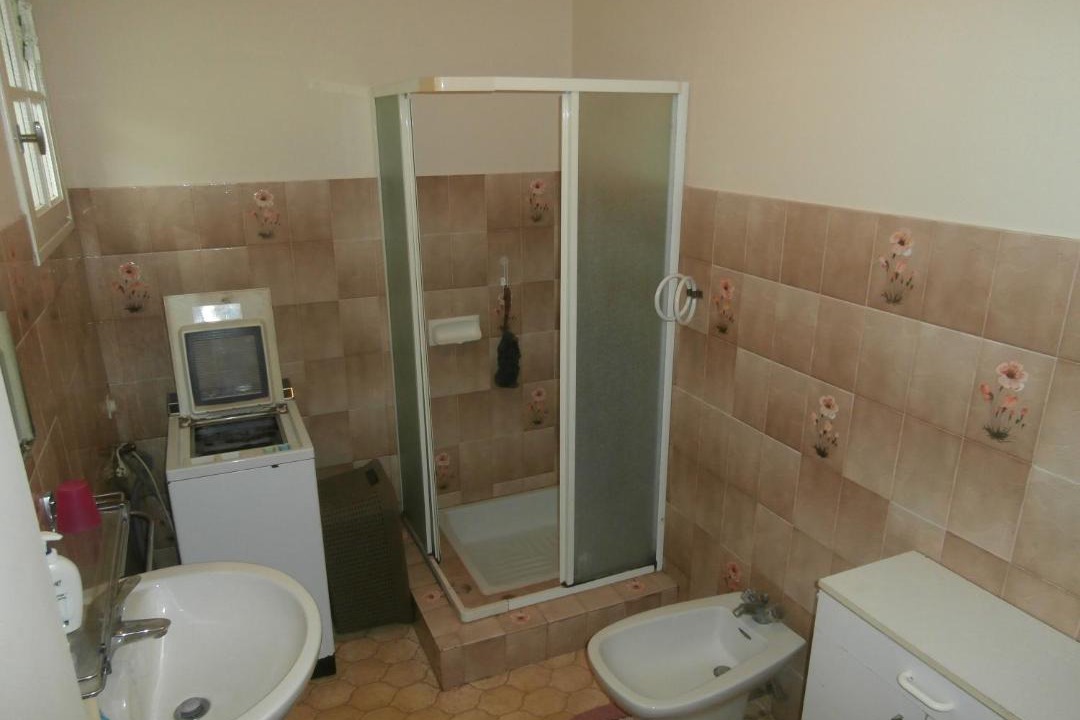 Photo of Bathroom in Saint-Georges-de-Montclard