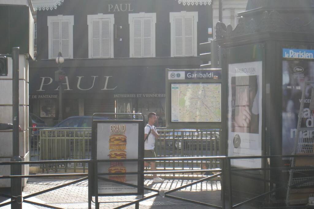 Photo of Others in Les Puces de Saint-Ouen