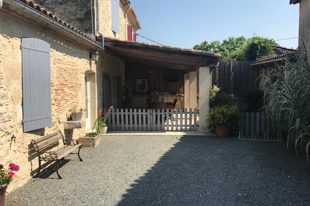 Photo of Others in Illats