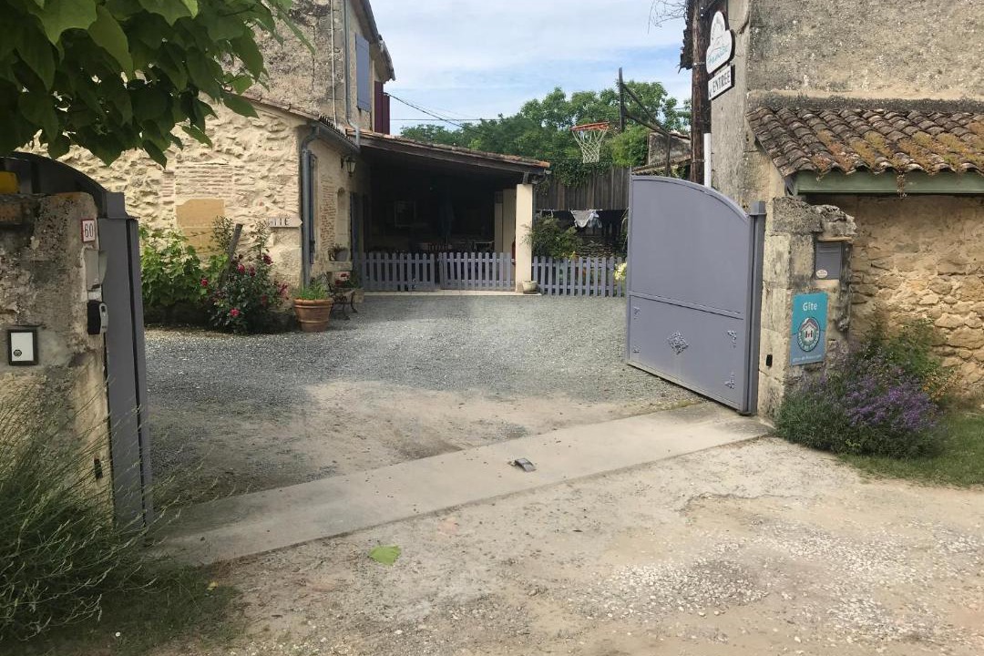 Photo of Others in Illats